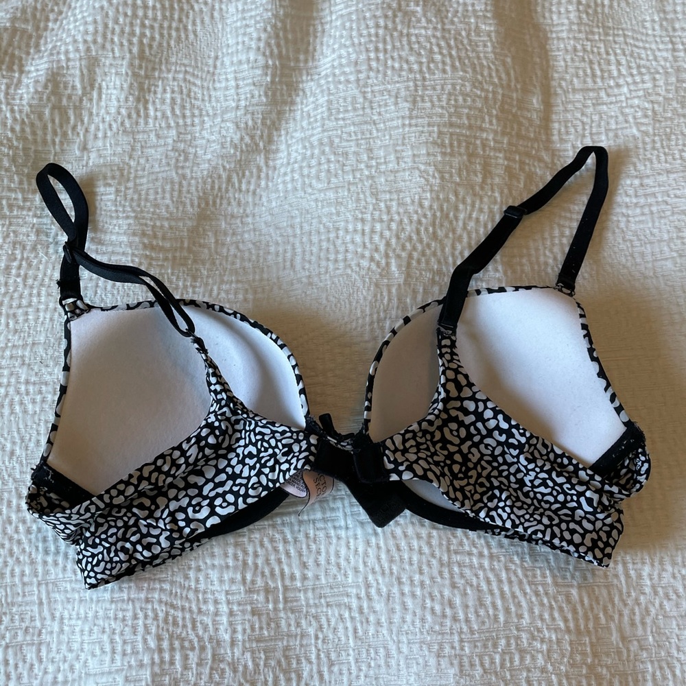 Victoria’s Secret Push-Up Bra 34B - Picture 2 of 4